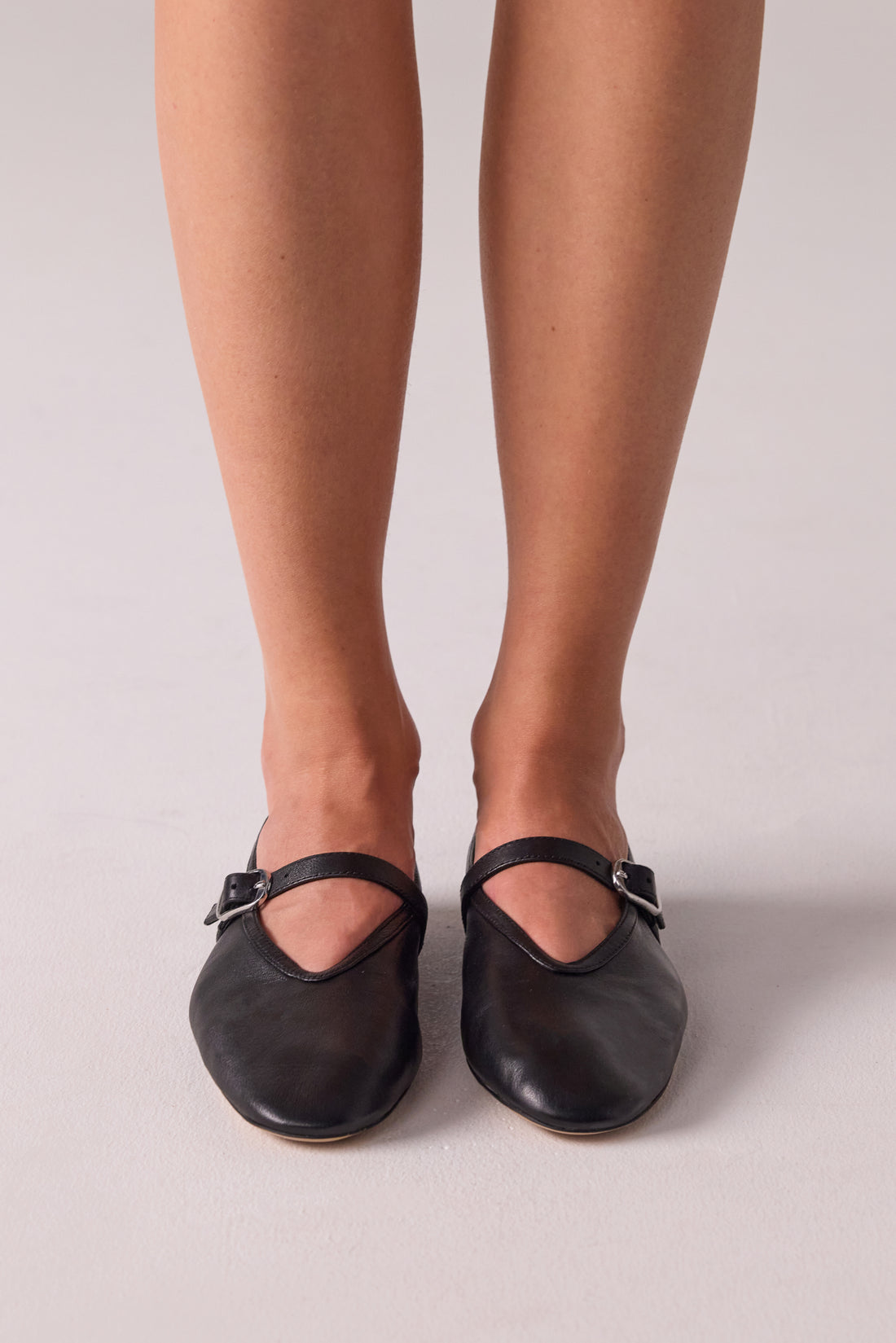 Lova Black Leather