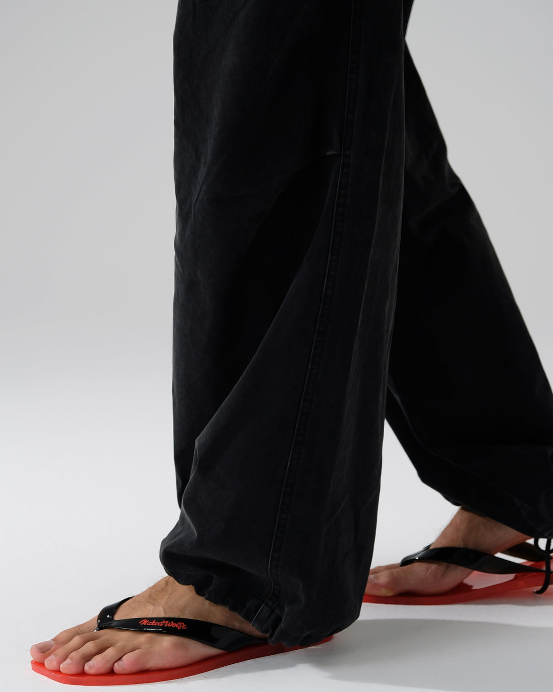 The Surfing Thong Black/Red Jelly